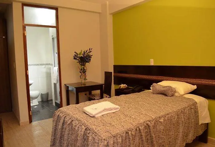 Julia's Hotel 2*